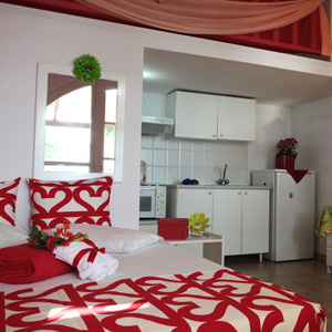 Art Apartments Iria Beach - Mazzanine Floor Apartments