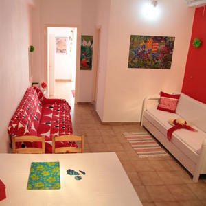 Art Apartments Iria Beach - Family Accommodation